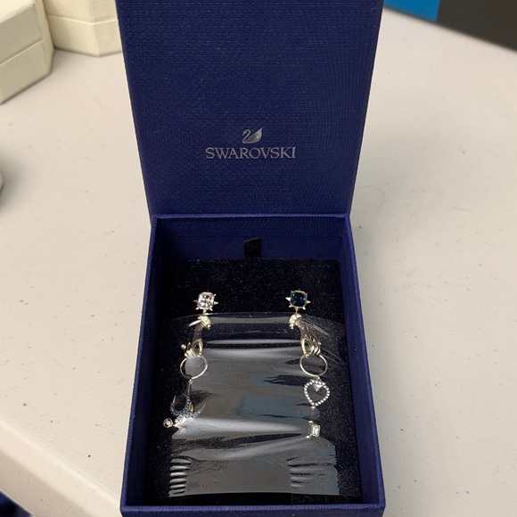 New Swarovski Tarot Magic Earrings Hand Swallow Key Gold Plated 5482975 - Picture 5 of 7